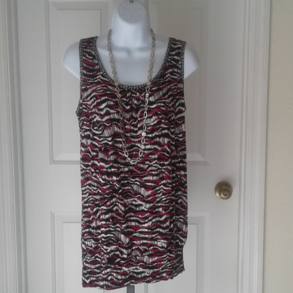 Daisy Fuentes Sleeveless Top. Size M.